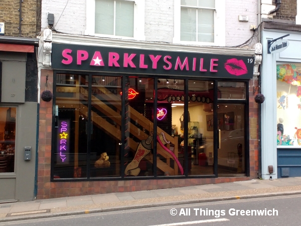 The distinctive Sparkly Smile practice frontage